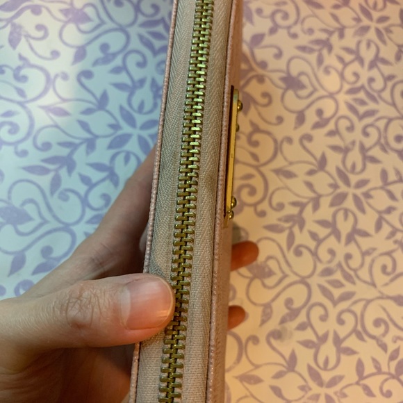 Michael Kors Long Wallet - Picture 5 of 5